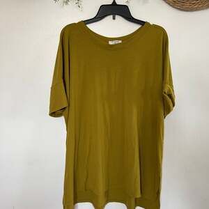Zenana Plus Size Rolled Sleeve Side Slit High-Low Hem Tunic Tee in Olive Mustard